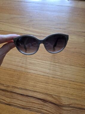 Fossil Women's Gray Cat-Eye Sunglasses - Stylish UV Protection
